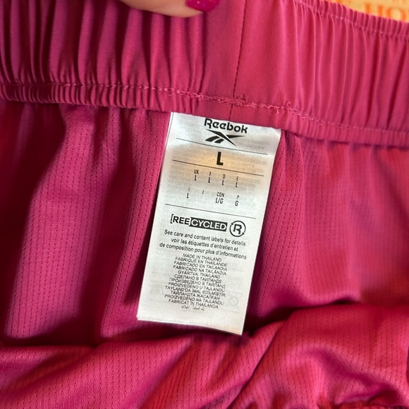 NWT Reebok Women’s ID Train Woven Shorts Dark Pink White Stripes Size Large New. - Picture 7 of 12